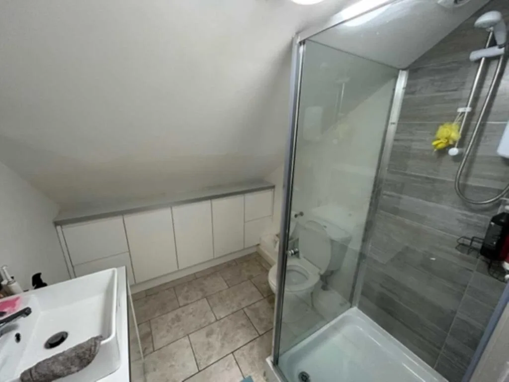 4 bedroom end of terrace house for rent