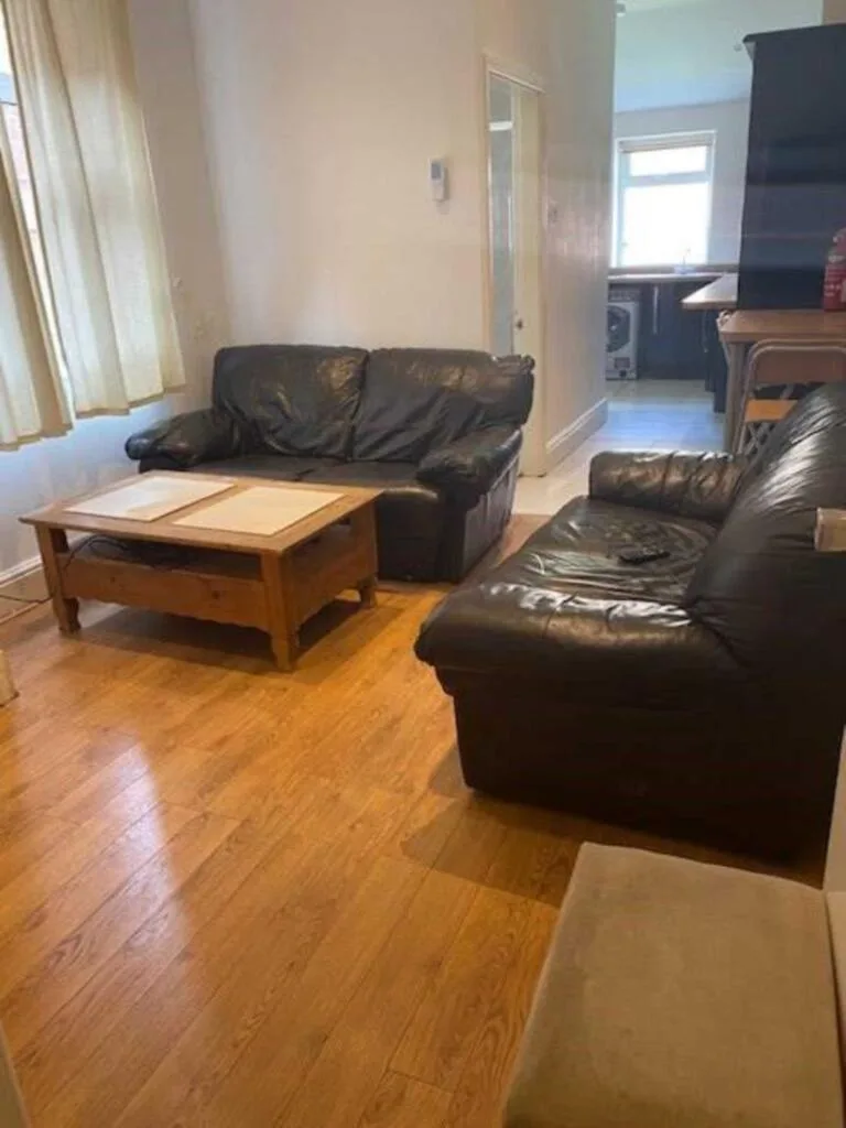 6 bedroom terraced house for rent