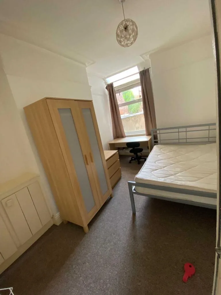 6 bedroom terraced house for rent
