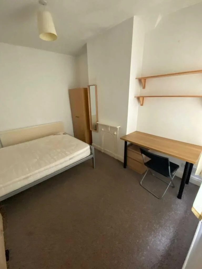 6 bedroom terraced house for rent