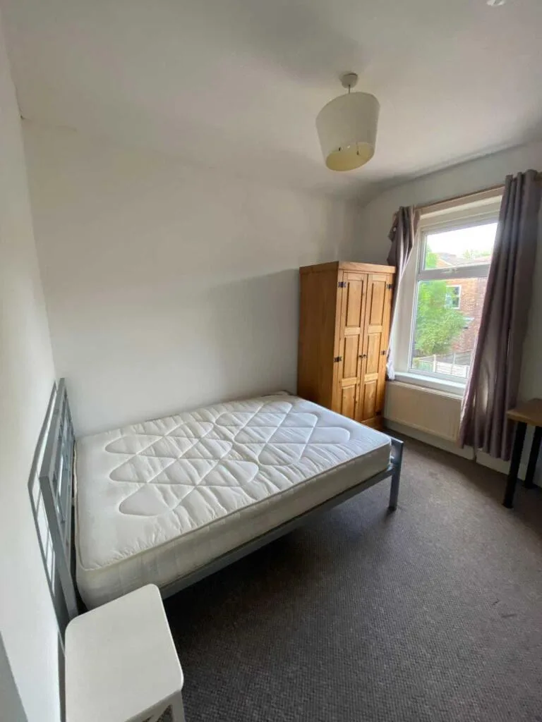 6 bedroom terraced house for rent