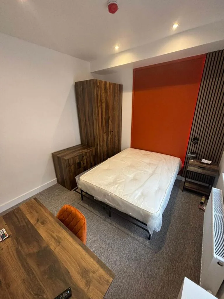 6 bedroom terraced house for rent