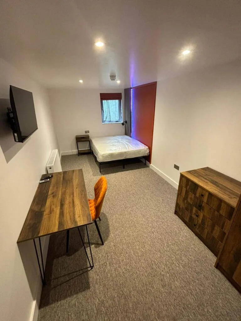 6 bedroom terraced house for rent