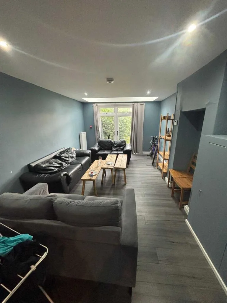 9 bedroom terraced house for rent