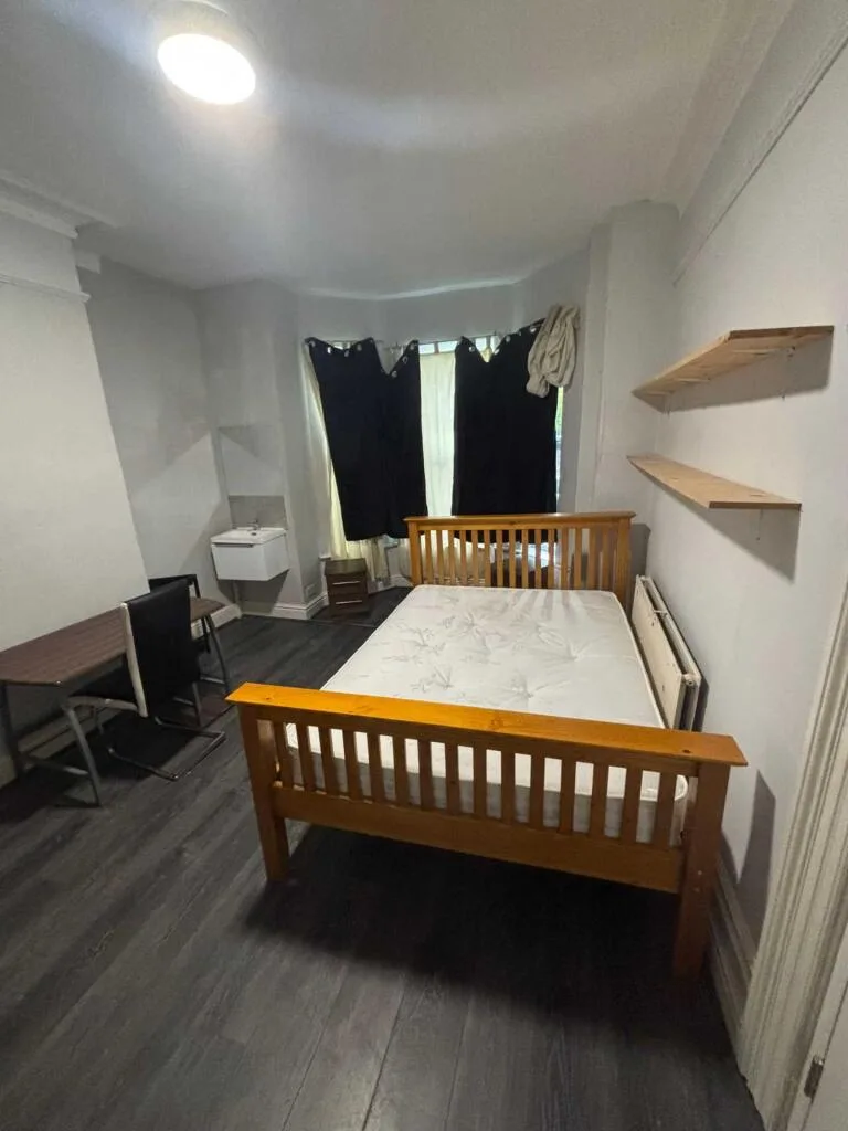 9 bedroom terraced house for rent