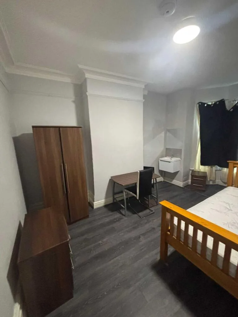 9 bedroom terraced house for rent