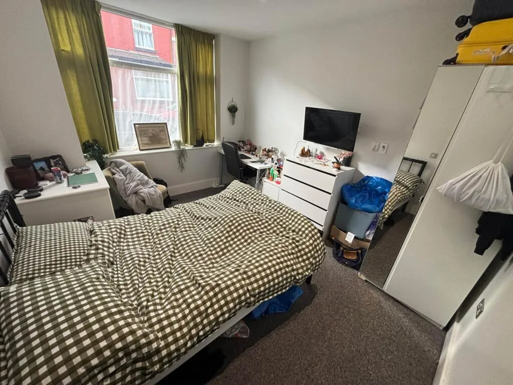 5 bedroom terraced house for rent