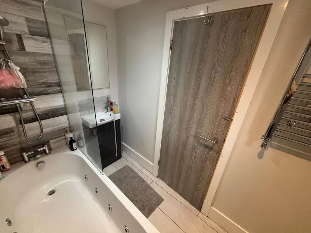 5 bedroom terraced house for rent