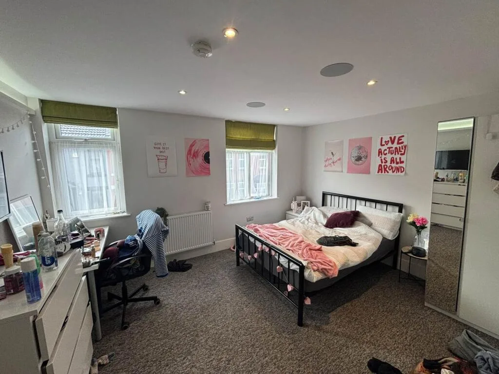 5 bedroom terraced house for rent