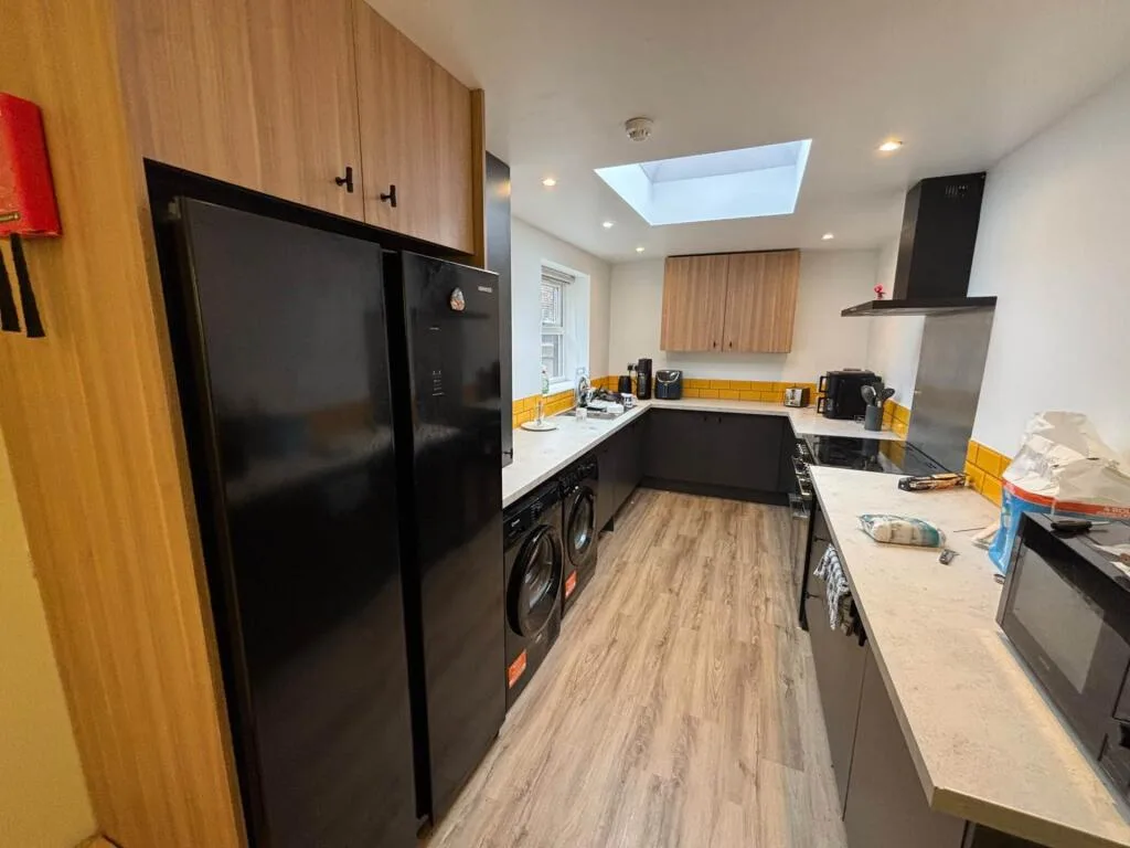 6 bedroom terraced house for rent