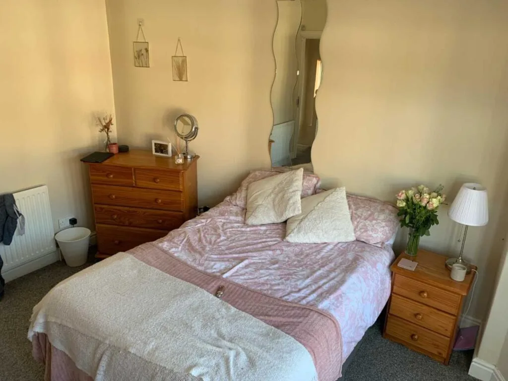 6 bedroom semi-detached house for rent