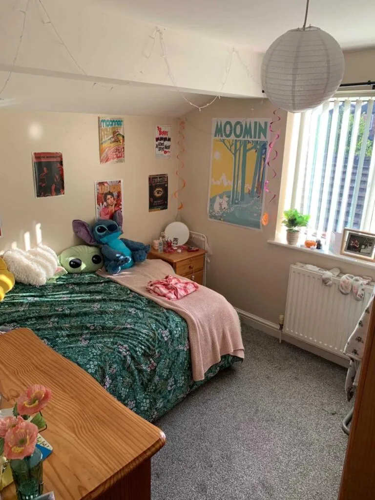6 bedroom semi-detached house for rent