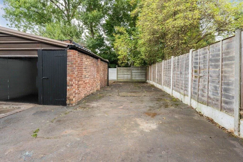 5 bedroom terraced house for rent