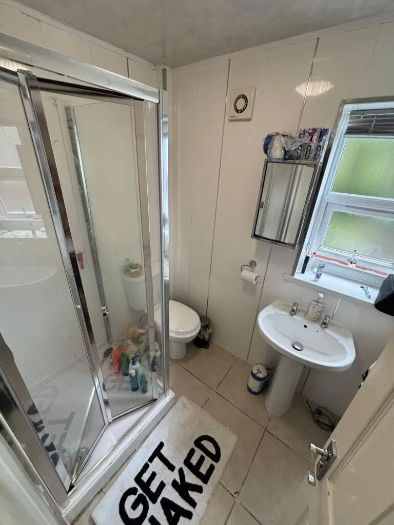 5 bedroom semi-detached house for rent
