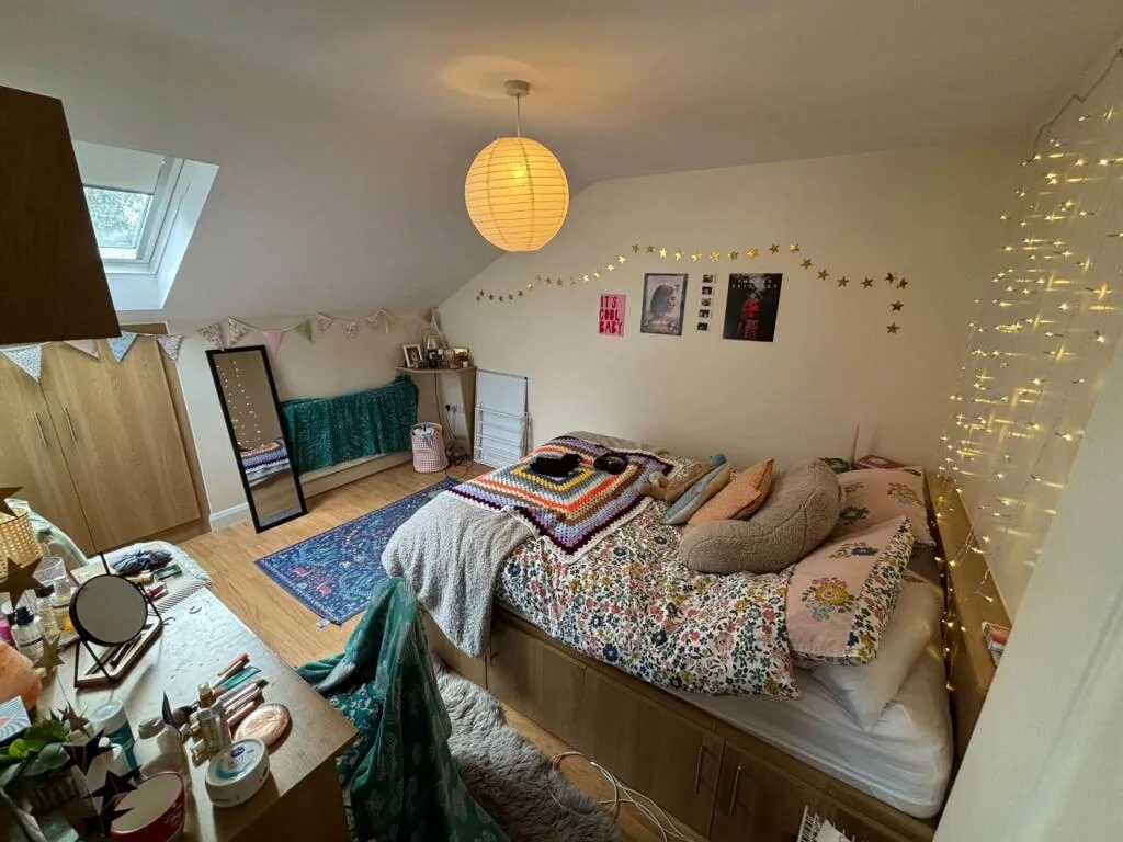 5 bedroom semi-detached house for rent