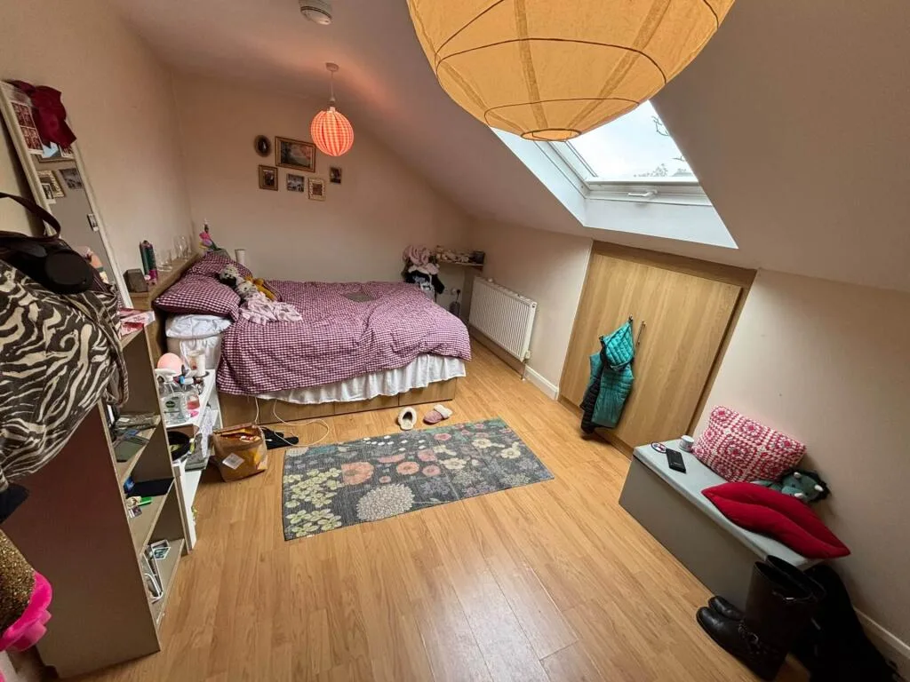 5 bedroom semi-detached house for rent