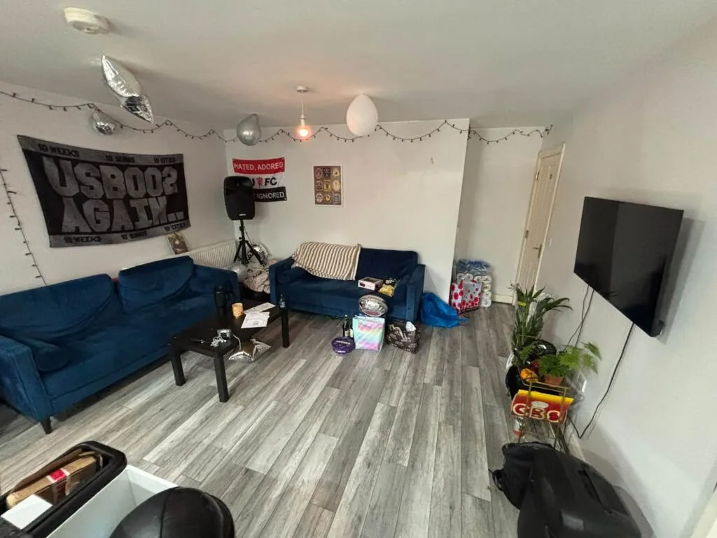 5 bedroom semi-detached house for rent