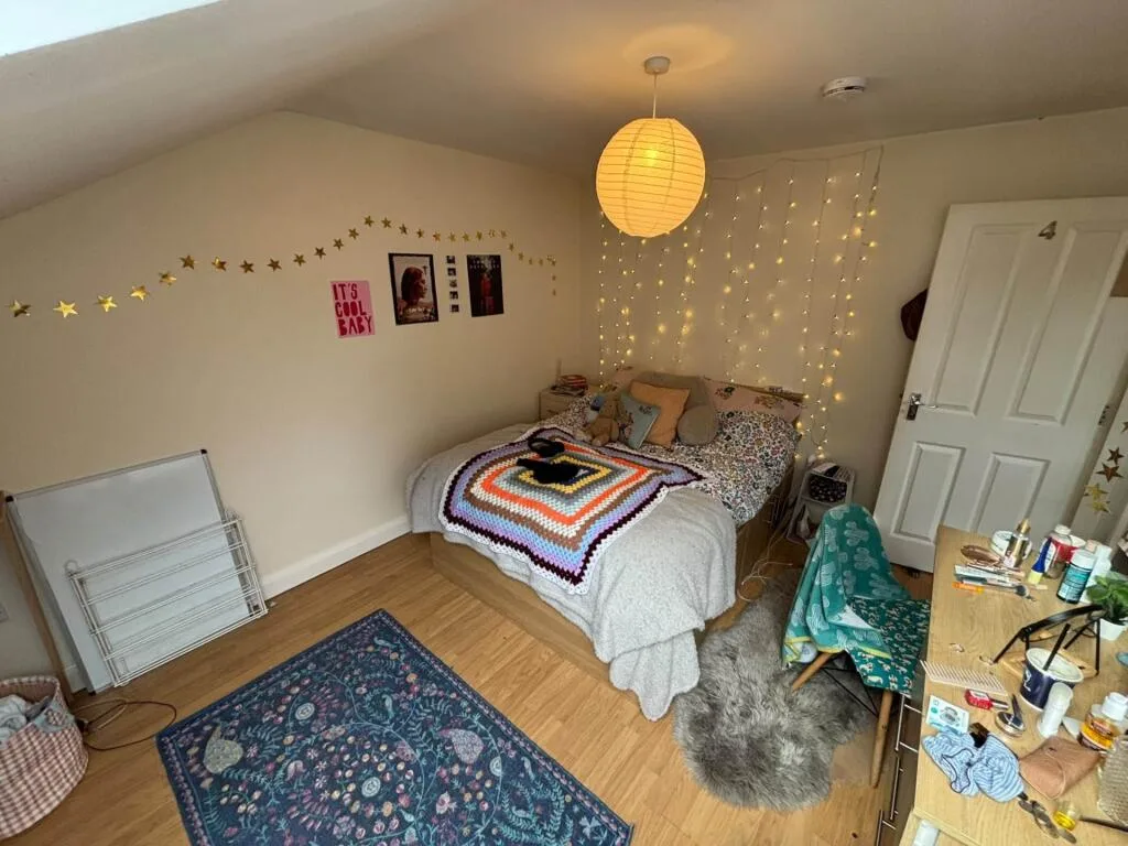 5 bedroom semi-detached house for rent