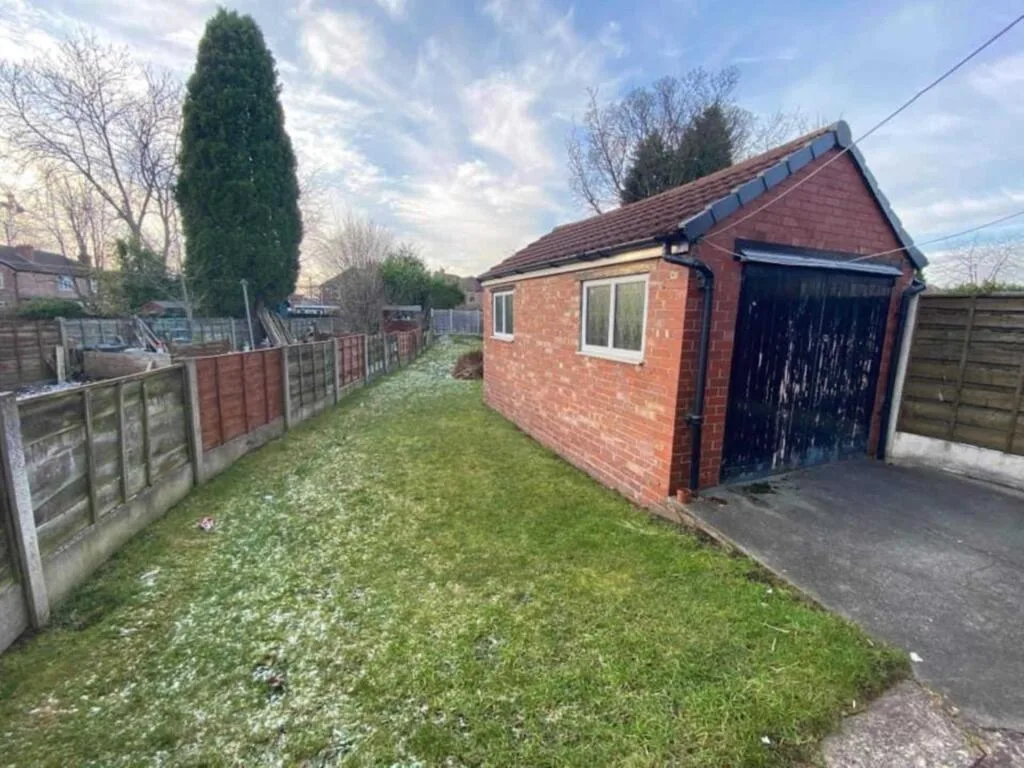 4 bedroom semi-detached house for rent
