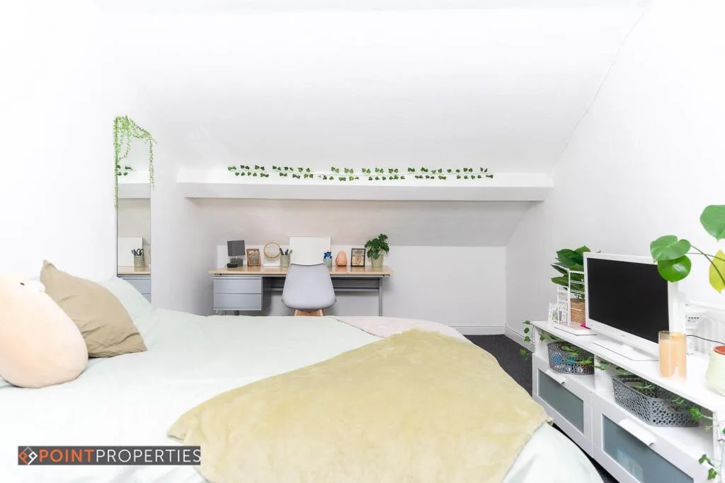 8 bedroom terraced house for rent