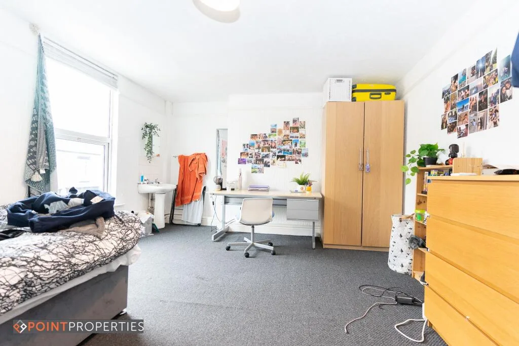 8 bedroom terraced house for rent