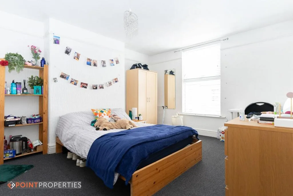 8 bedroom terraced house for rent