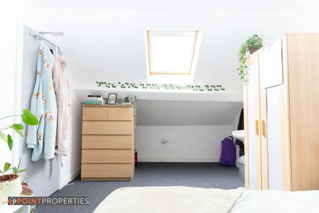 8 bedroom terraced house for rent