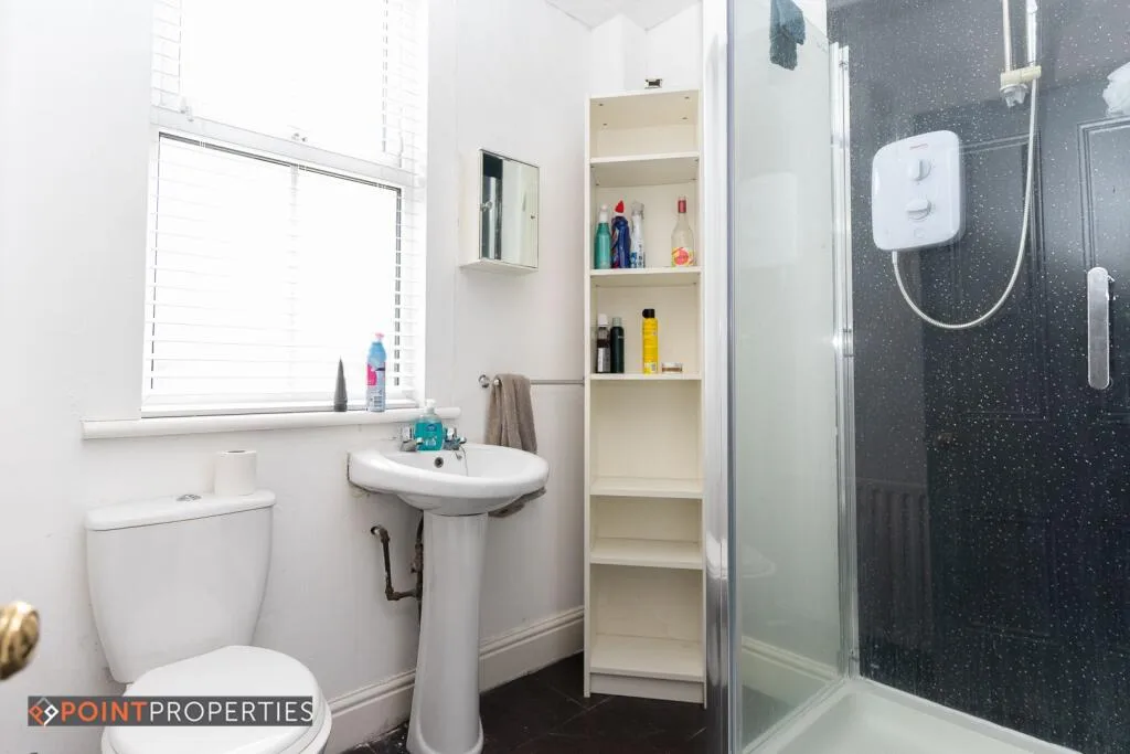 8 bedroom terraced house for rent