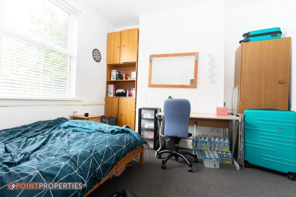 8 bedroom terraced house for rent