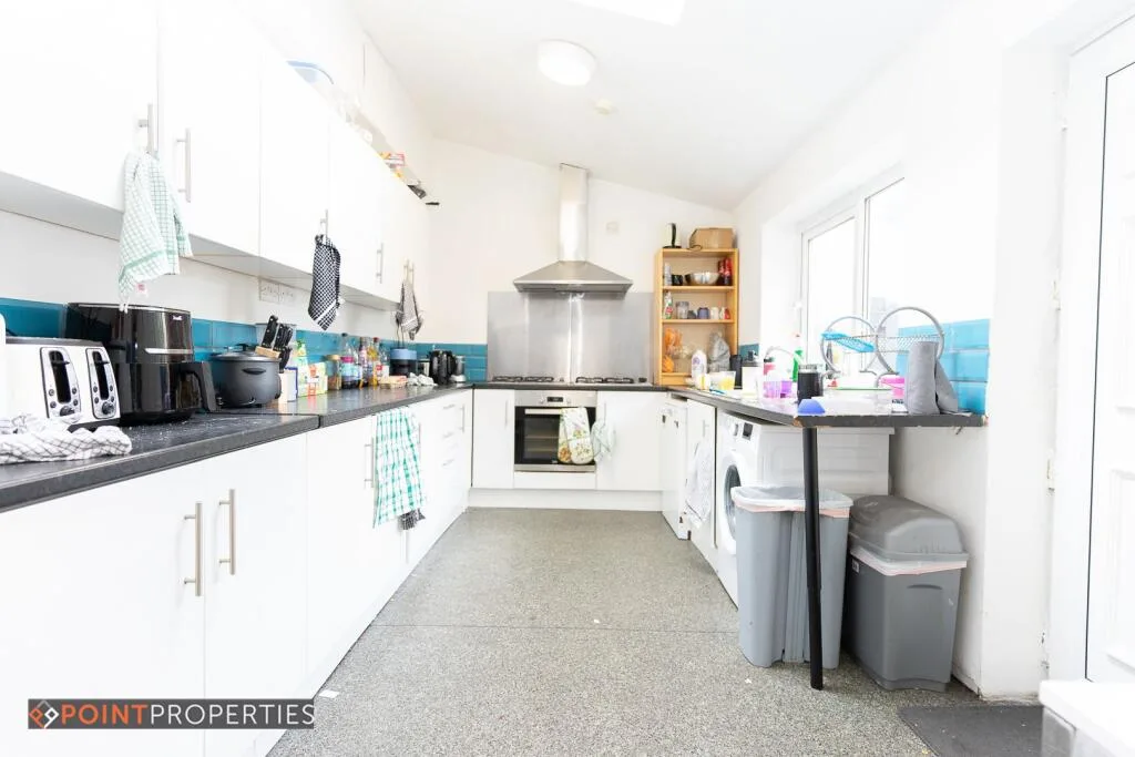 8 bedroom terraced house for rent