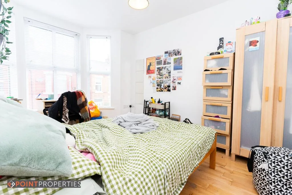5 bedroom terraced house for rent