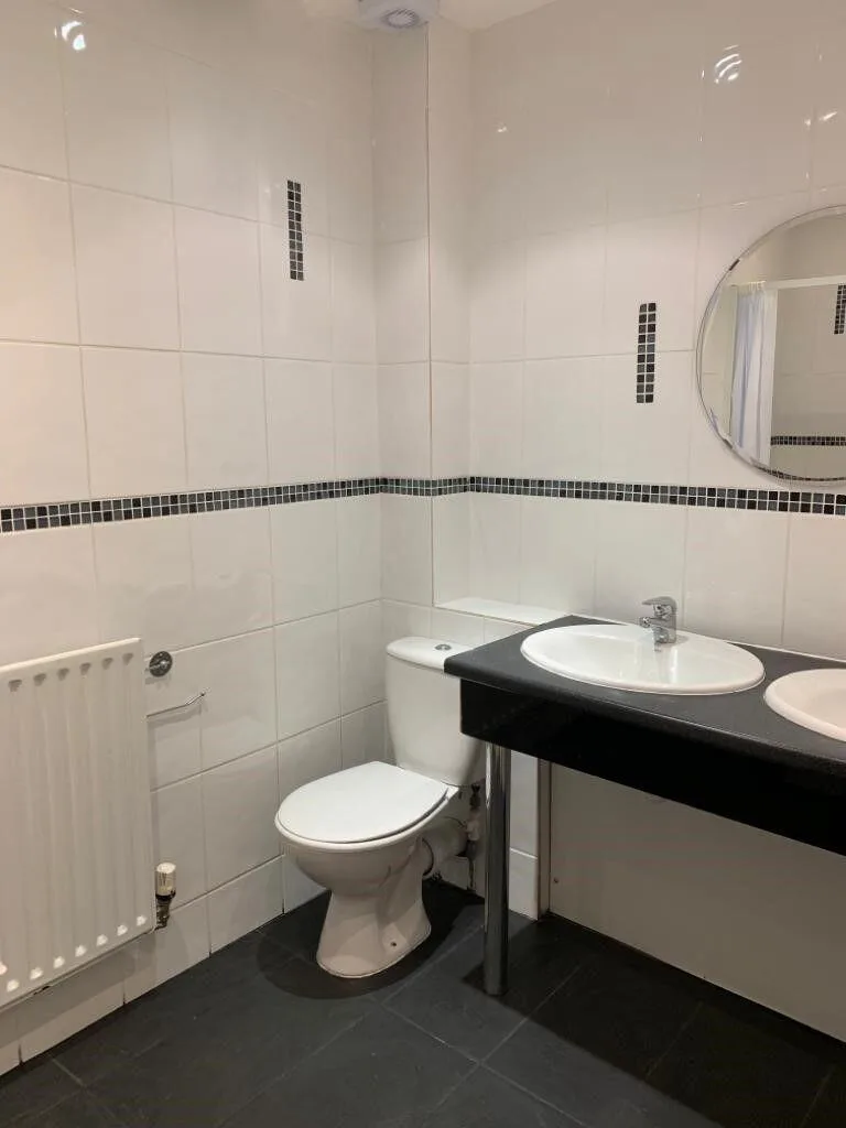 5 bedroom terraced house for rent