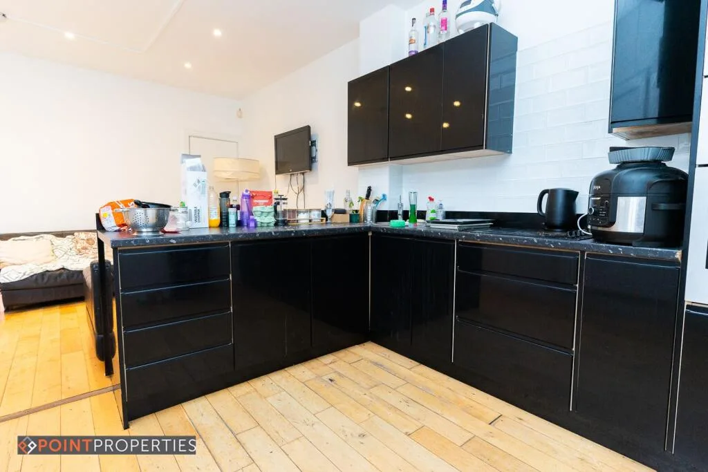 5 bedroom terraced house for rent