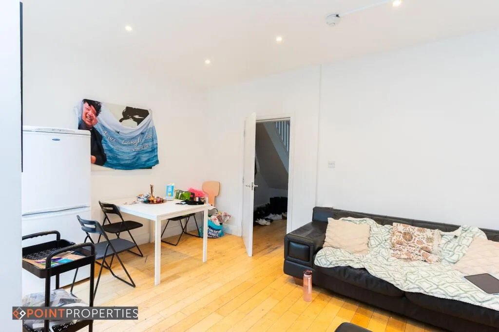 5 bedroom terraced house for rent