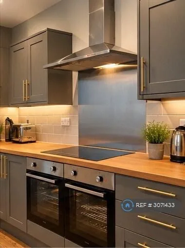 6 bedroom terraced house for rent