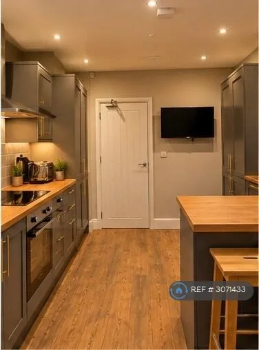 6 bedroom terraced house for rent