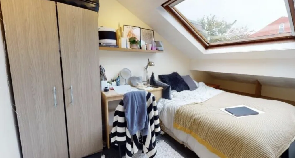 8 bedroom semi-detached house for rent