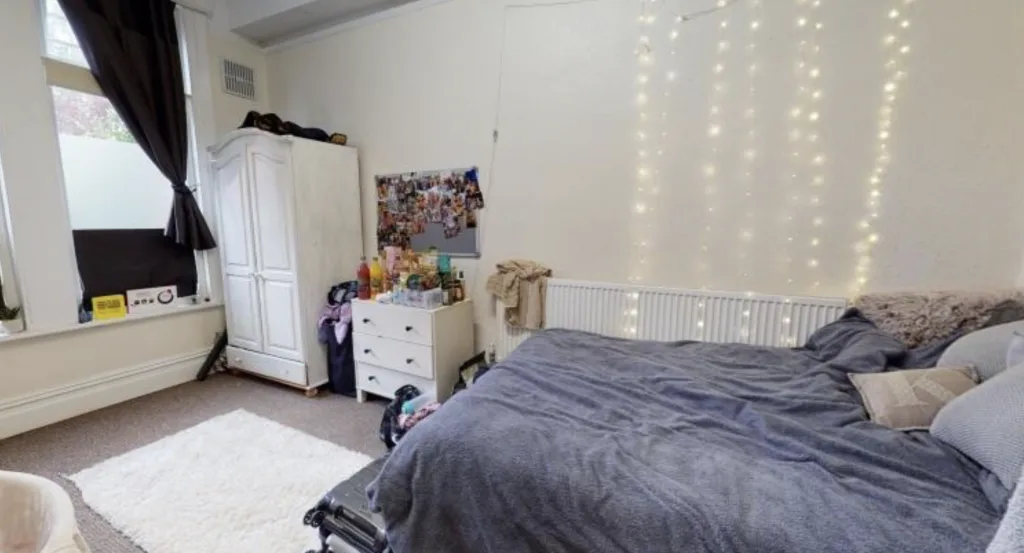 8 bedroom semi-detached house for rent