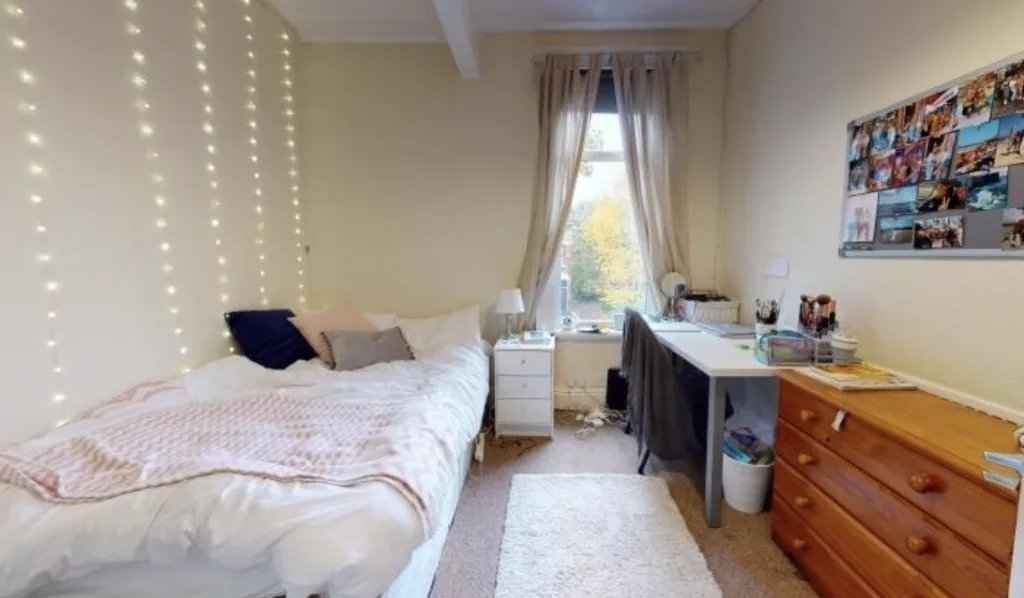 8 bedroom semi-detached house for rent