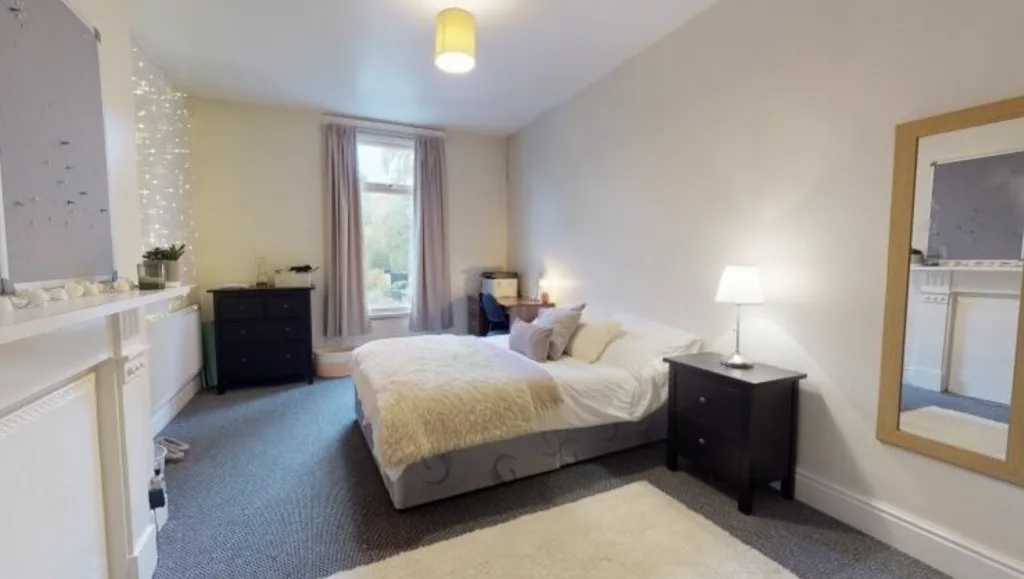 8 bedroom semi-detached house for rent