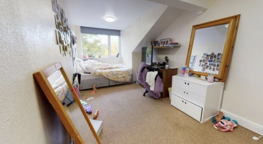 8 bedroom semi-detached house for rent