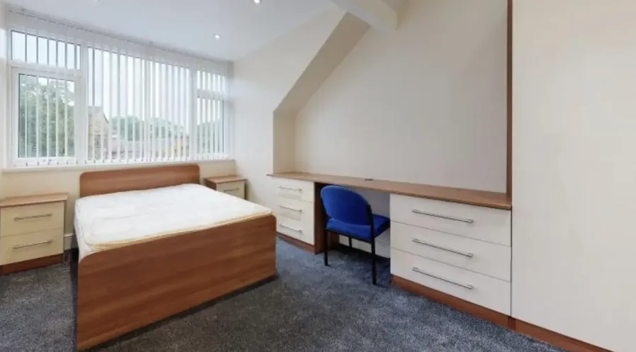 10 bedroom terraced house for rent