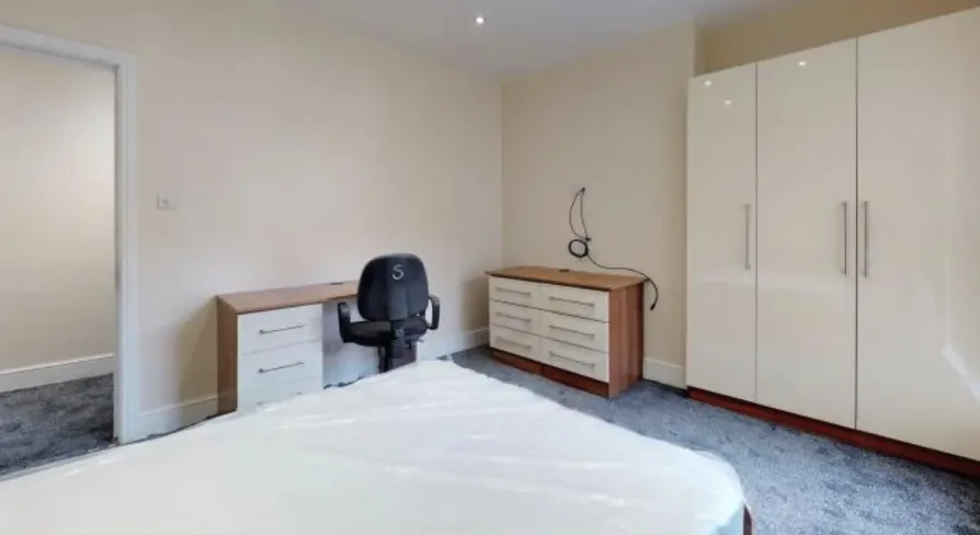 10 bedroom terraced house for rent