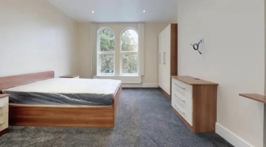 10 bedroom terraced house for rent