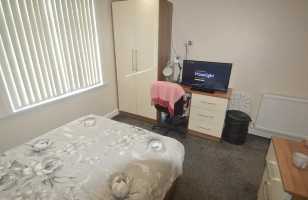8 bedroom semi-detached house for rent