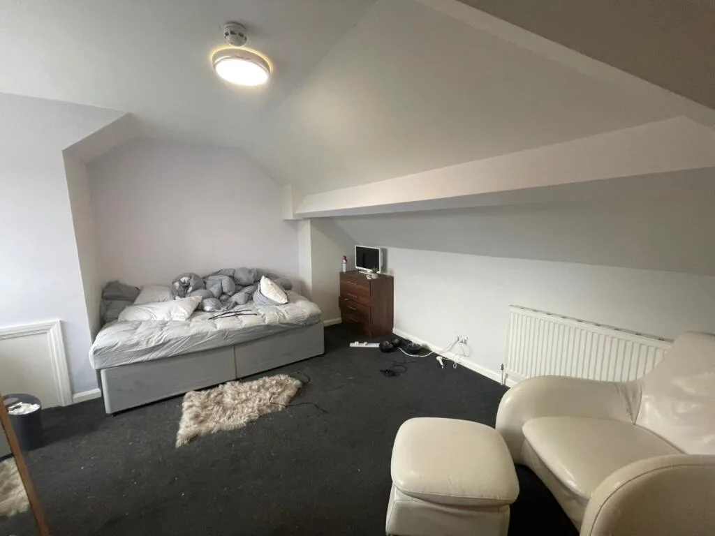 7 bedroom semi-detached house for rent