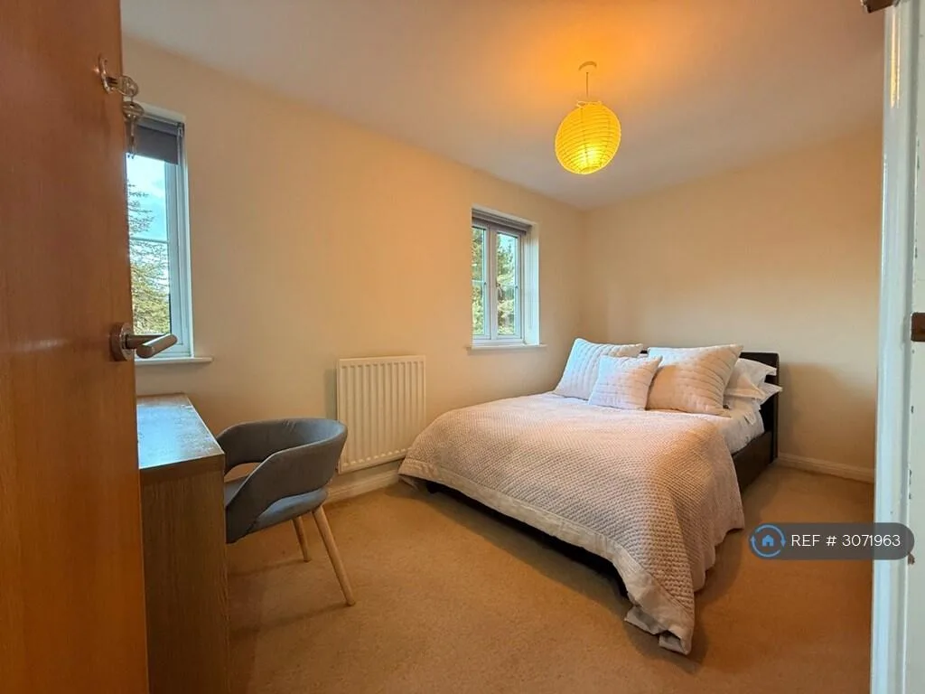 4 bedroom semi-detached house for rent