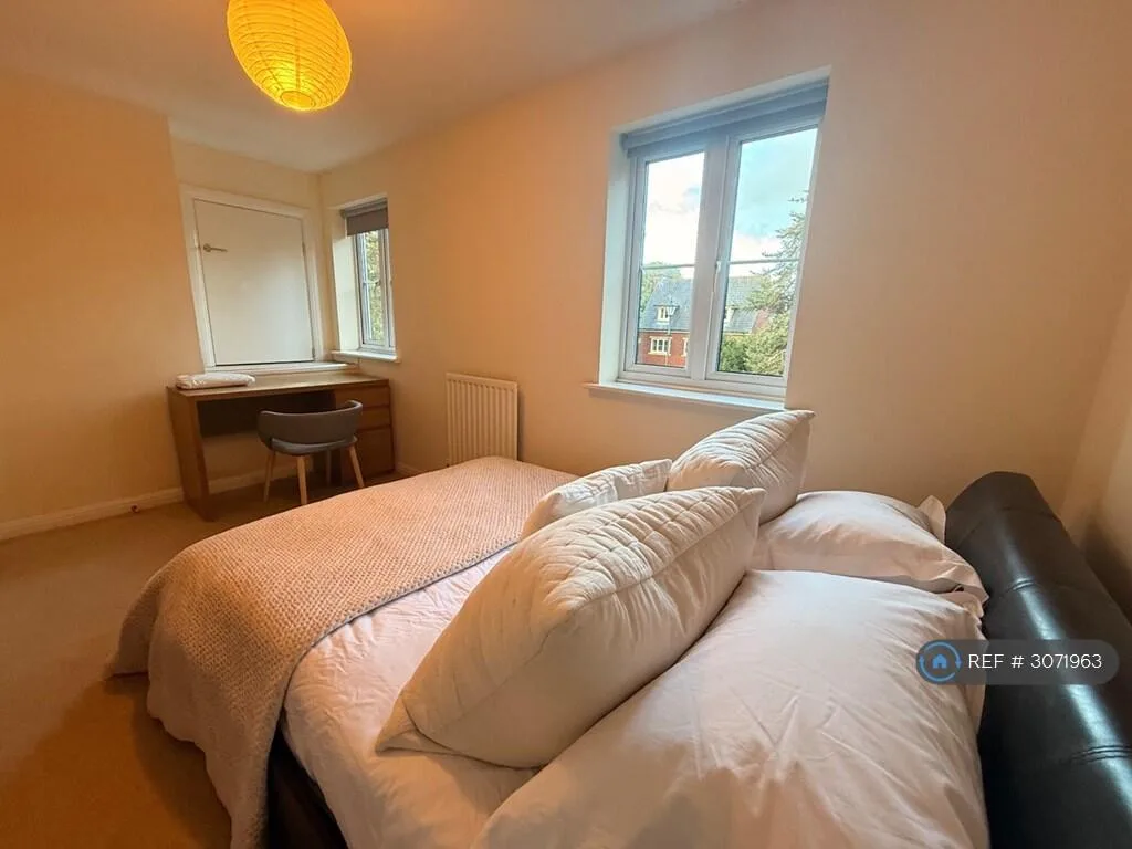 4 bedroom semi-detached house for rent