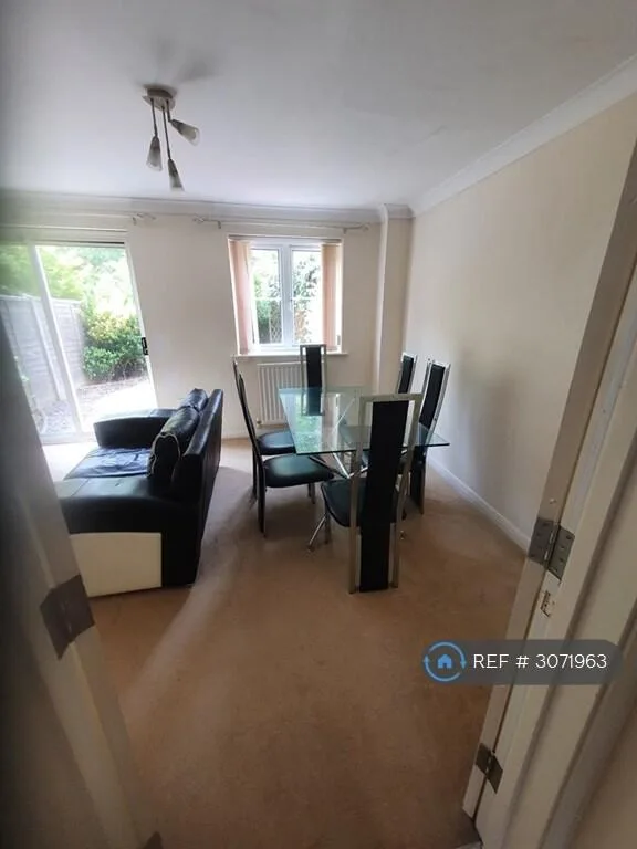 4 bedroom semi-detached house for rent