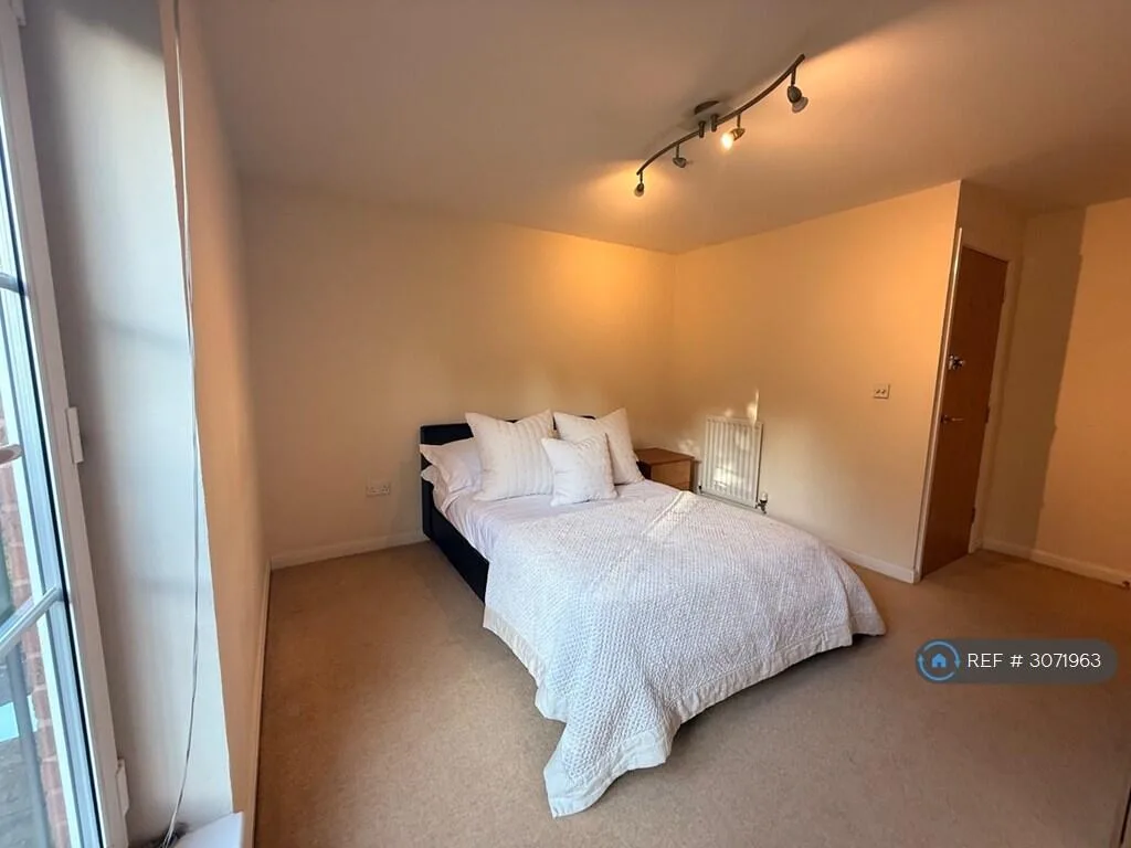 4 bedroom semi-detached house for rent